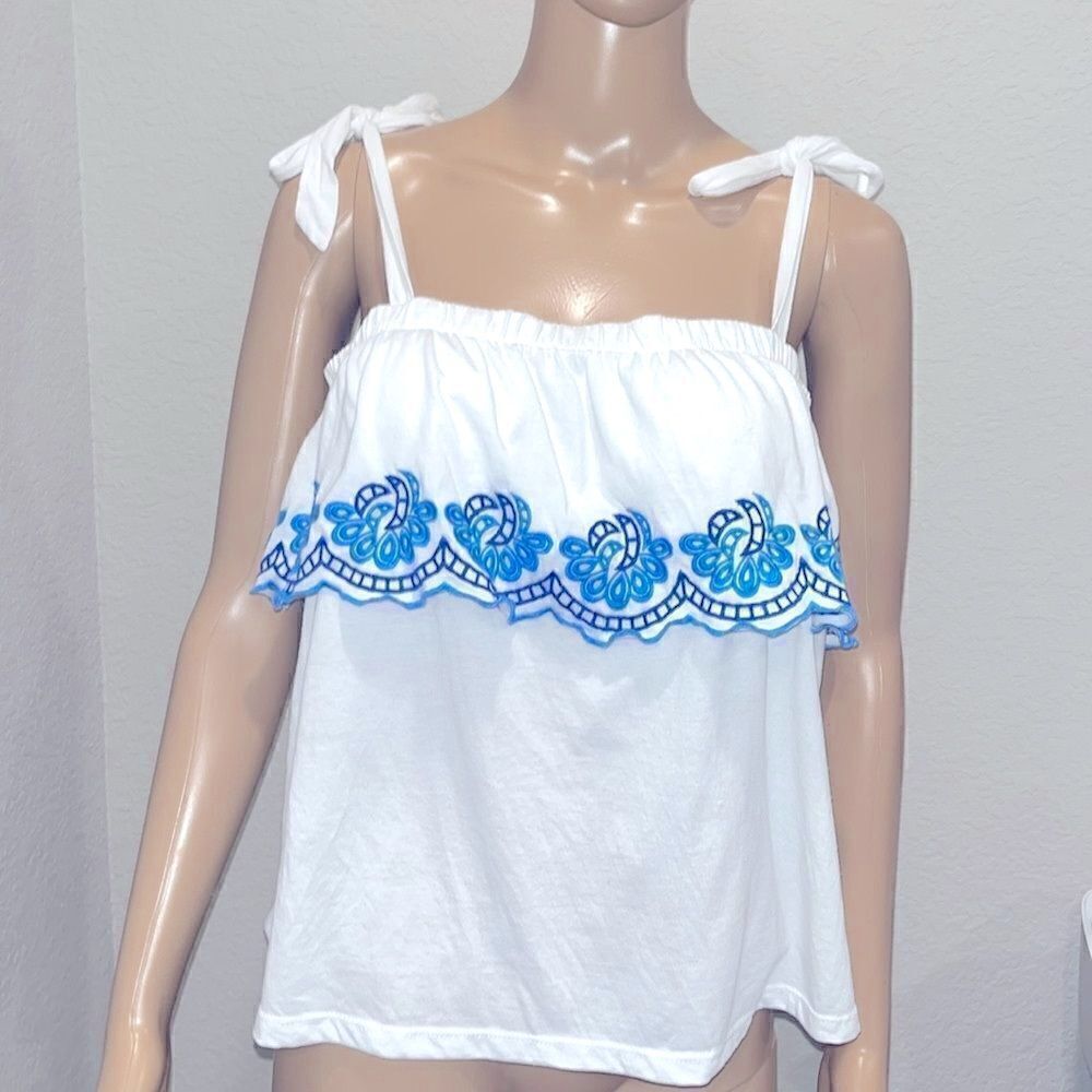 Lilly Pulitzer cotton top w/ blue embroidered designs